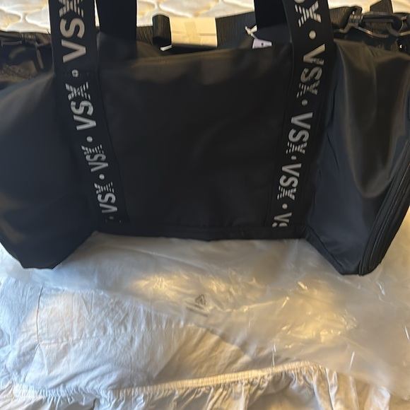 Victoria Secret gym bag - NWT - never used - Picture 4 of 6